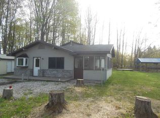 7445 Shady Maple Ln, Alanson, MI 49706