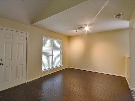 3rd image of 2322 Friarwood Trl