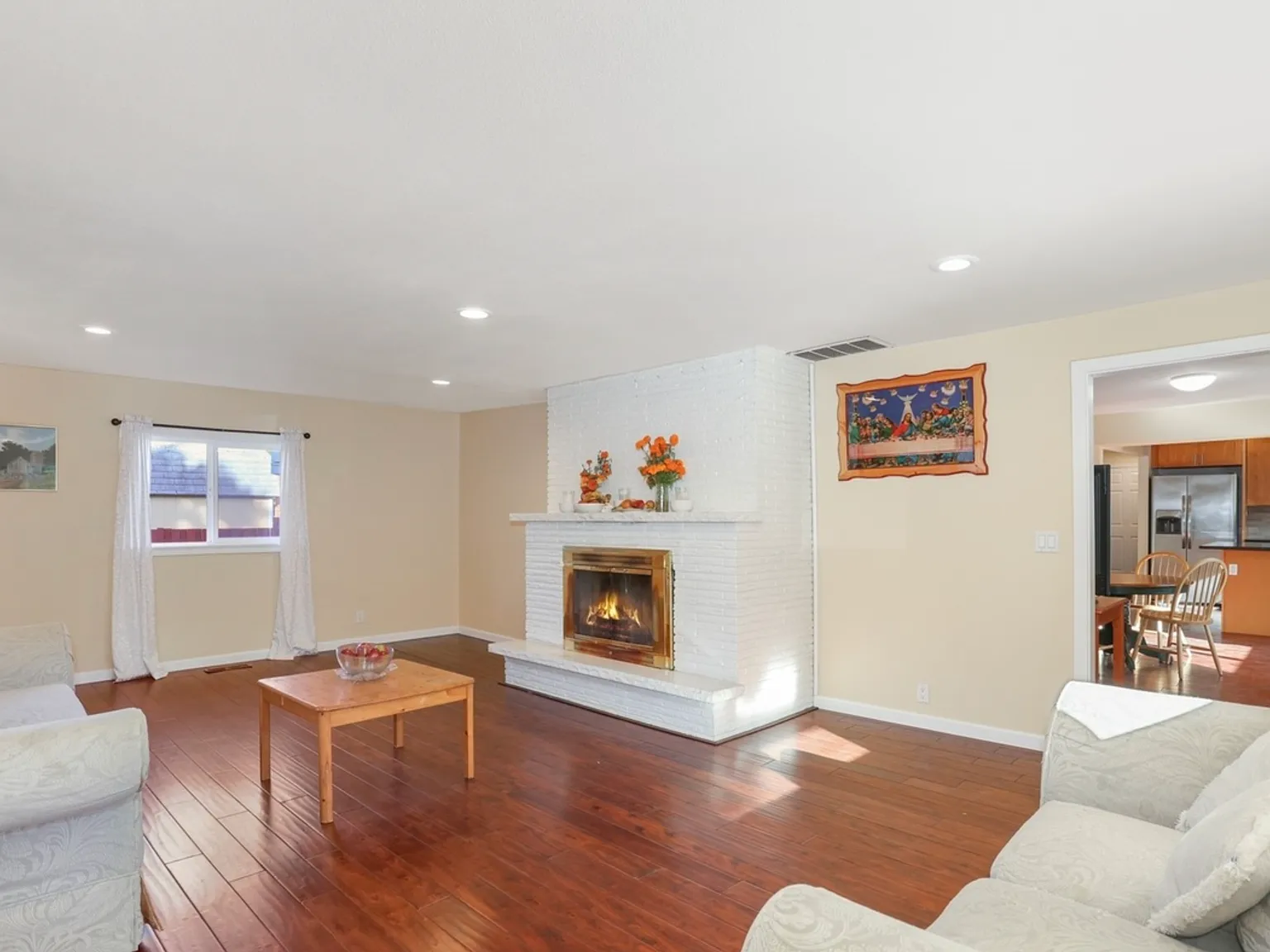 4 bed, 2400 sqft, $3,800 — Photo 3