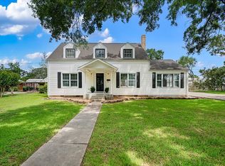 1008 Heights St, El Campo, TX 77437