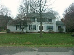 2396 Twin Lakes Dr, Uniontown, OH 44685