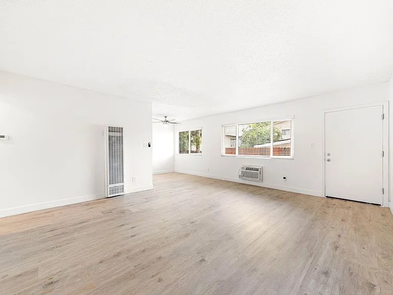 5330 Corteen Pl — Photo 8