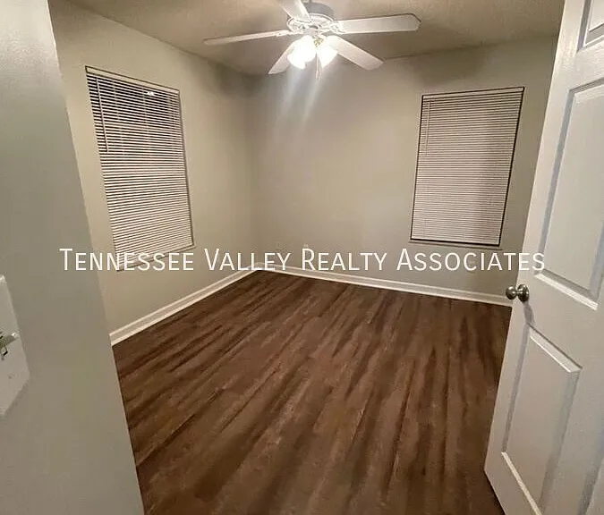 1513 Spelling Way — Photo 21
