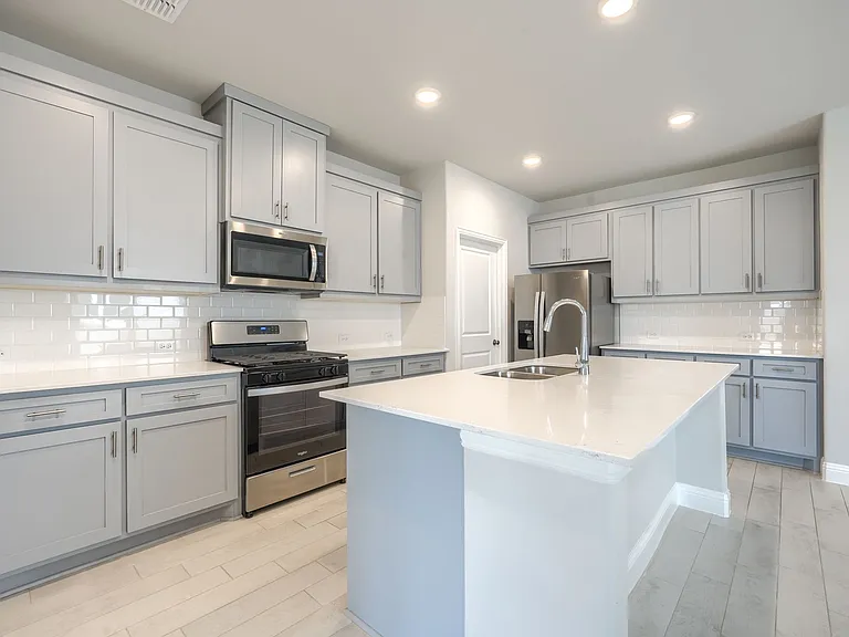 724 Portina Dr — Photo 8