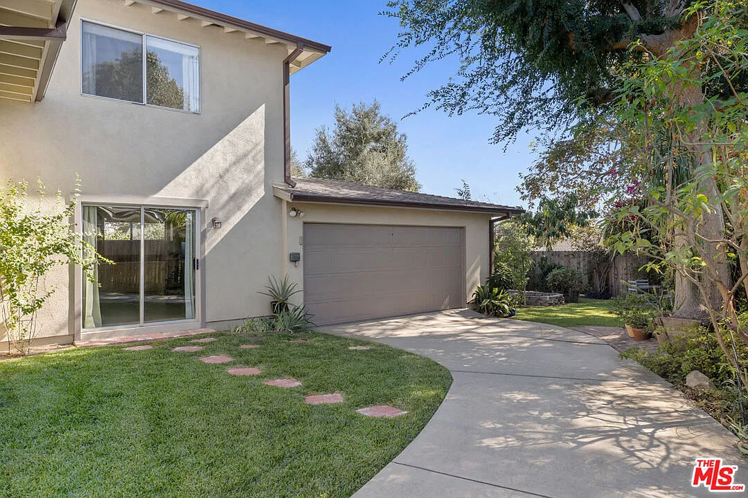 1 bed, 1.0 bath, 800 sqft, $2,400 — Photo 2