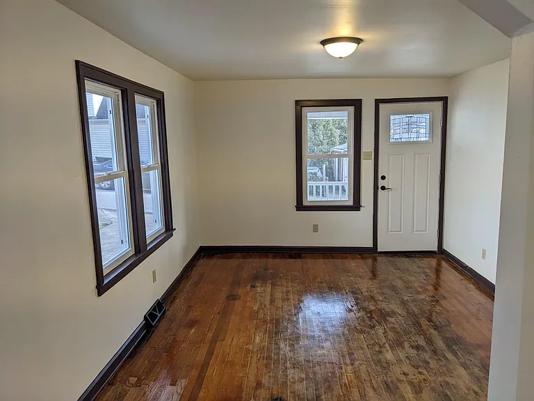 4329 Brooke St — Photo 8