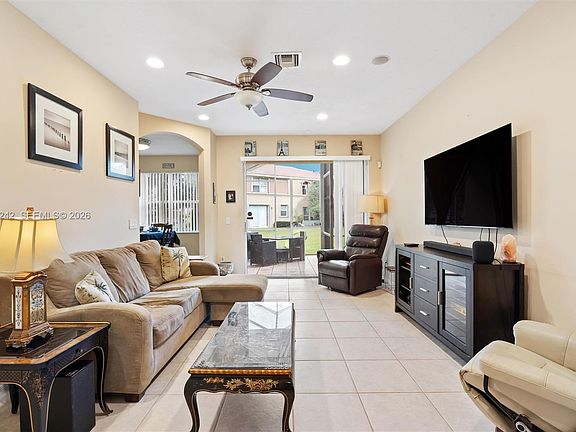 3rd image of 202 River Bluff Ln
