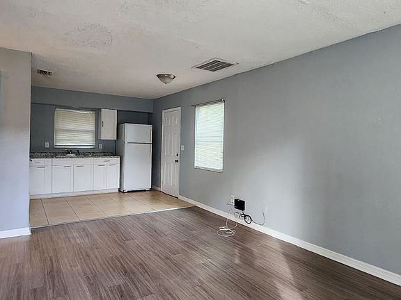 5th image of 1714 E Idell St Unit B