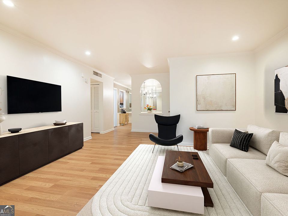 1st image of 118 Maison Pl NW