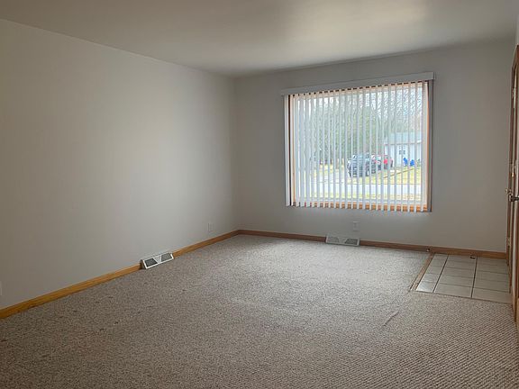 3rd image of 2492 Brookdale Dr
