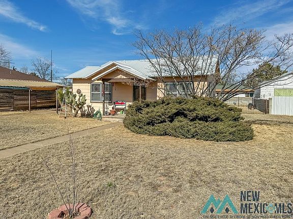 3rd image of 318 E Yucca Dr