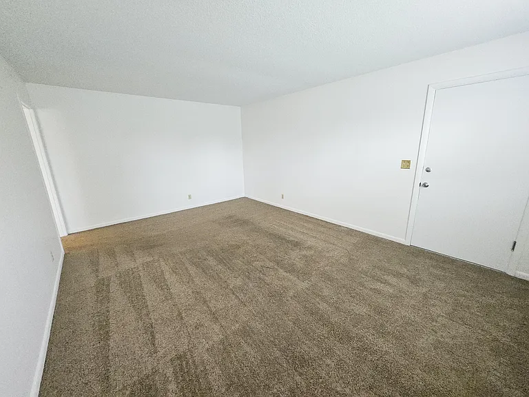 210 Westhill Dr #B — Photo 3