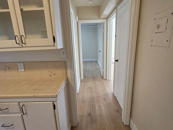 4th image of 880 52nd St #876