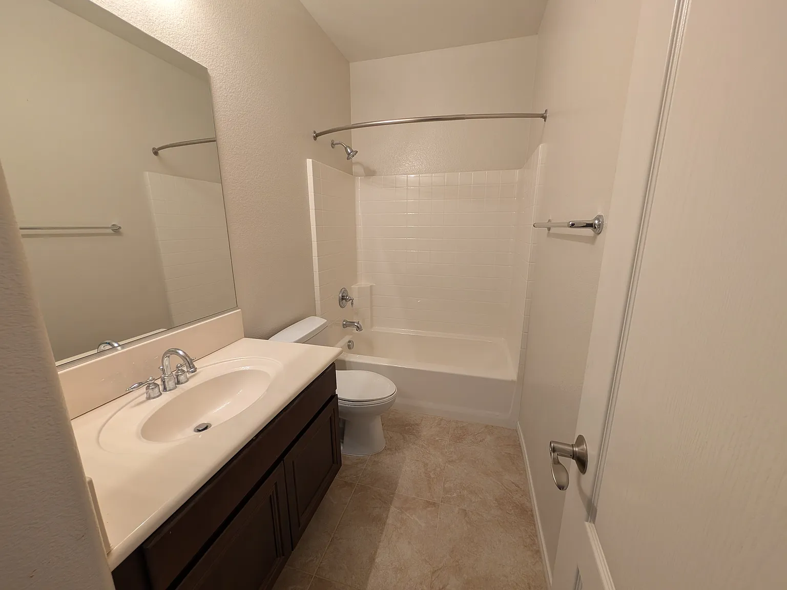 4 bed, 2.5 bath, 1572 sqft, $4,600 — Photo 4