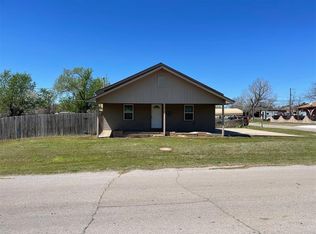 426 N 3rd St, Clinton, OK 73601
