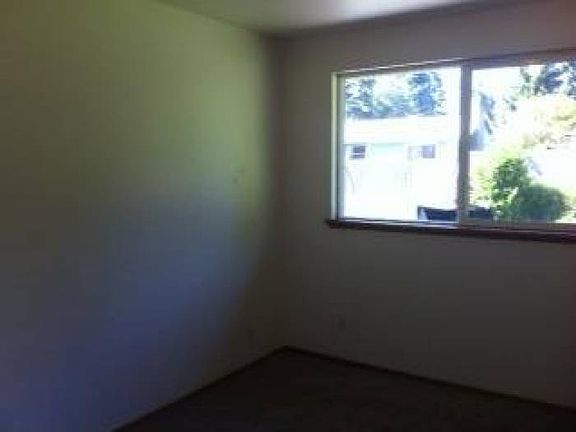 4th image of 6482 Haneberg Ln NE