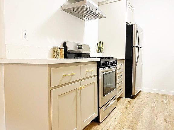 5th image of 3532 Jasmine Ave #5