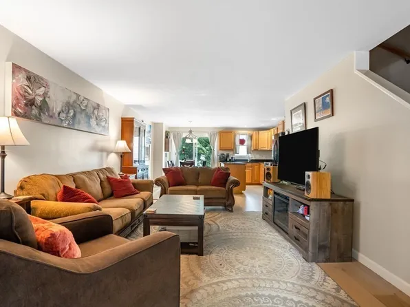 73 Grew Ave #B, Roslindale, MA 02131