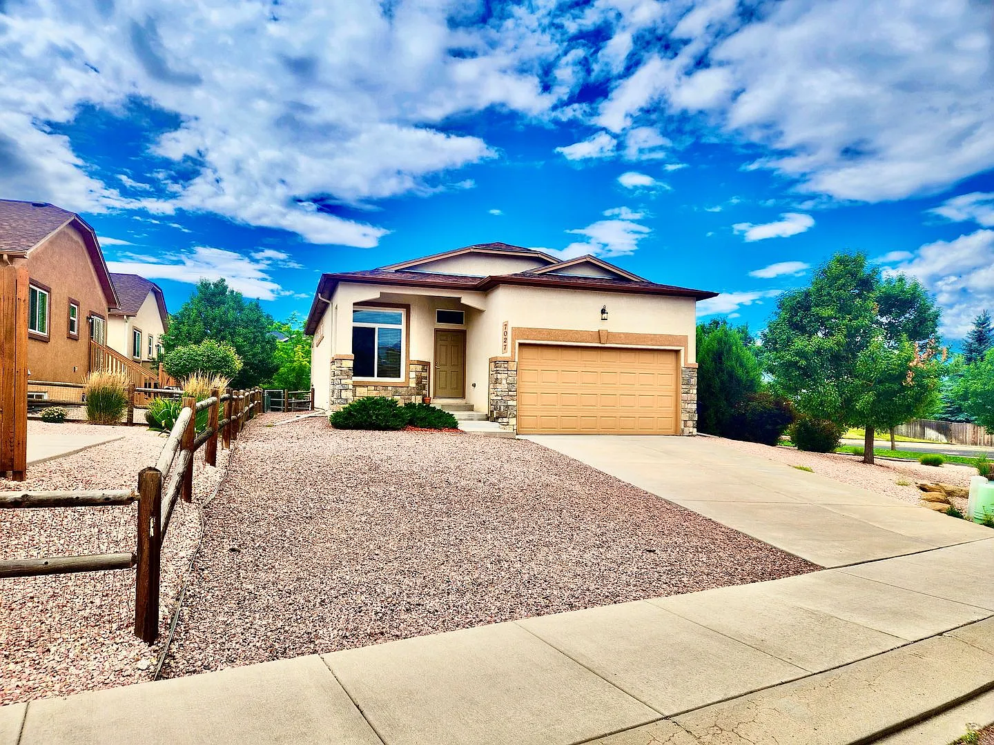 Move in ready home on Davey Crocket! — Photo 1