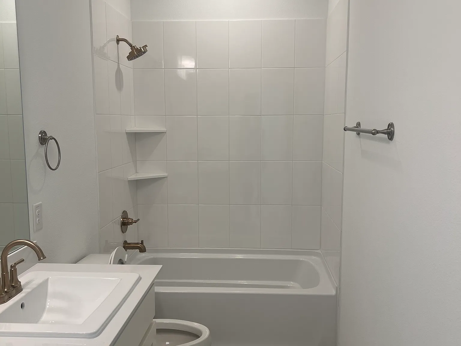3 bed, 2.5 bath, 2115 sqft, $2,895 — Photo 4