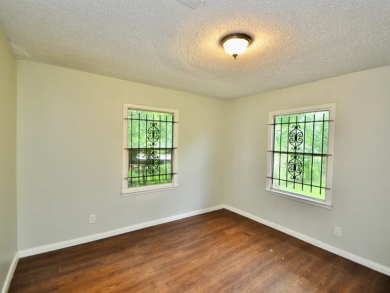 7622 Darnay Dr — Photo 13