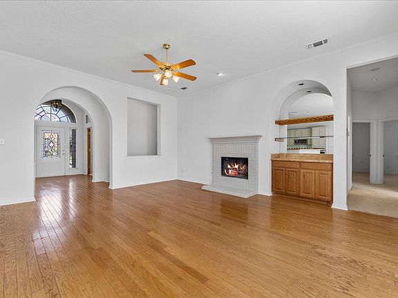 3rd image of 8408 Falconet Cir