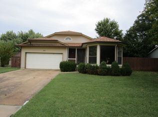 260 N Willo Esque Dr, Wichita, KS 67212