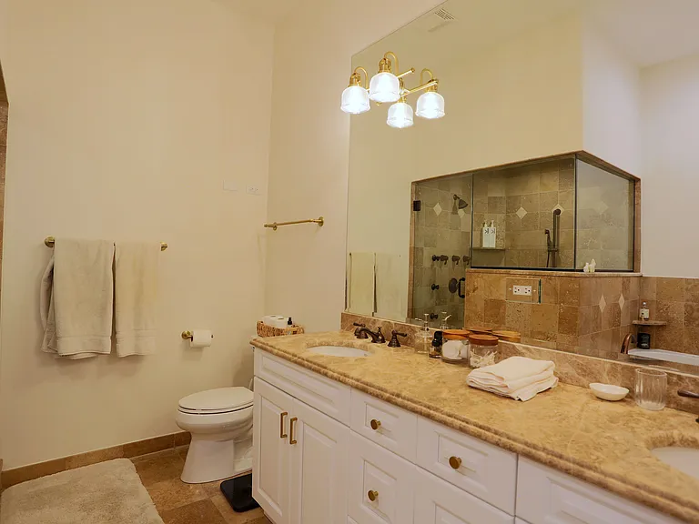 2401 N Janssen Ave #408 — Photo 9