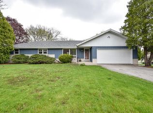 4252 S 122nd St, Greenfield, WI 53228