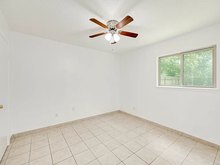 9502 N Creek Dr — Photo 14