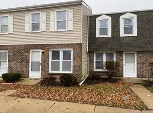 1697 Shamrock Ct, Aurora, IL 60505