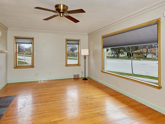 4th image of 2909 South 76th STREET