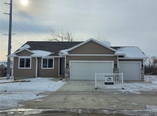 1801 Shady Grove Rd SW, Cedar Rapids, IA 52404