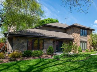 1565 Barrington Woods Dr, Brookfield, WI 53045