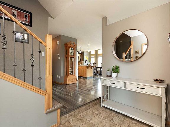 3rd image of 242 SW Heritage Cir W