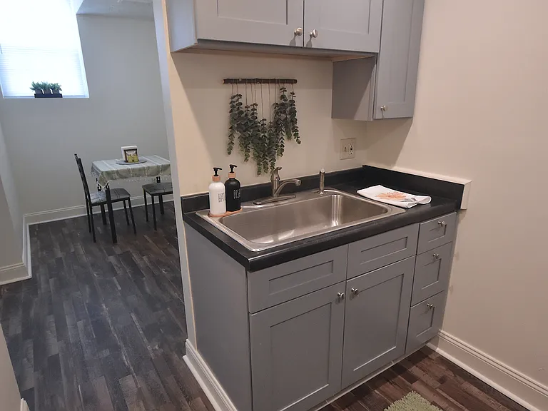 Waveland Place Apartments — Photo 21