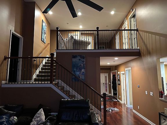 5th image of 108 Tallow St