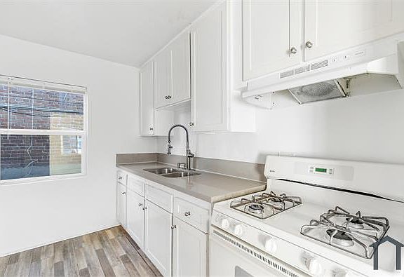 4th image of 2826 E Cesar E Chavez Ave #3