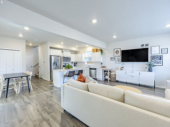 5th image of 2886 W St