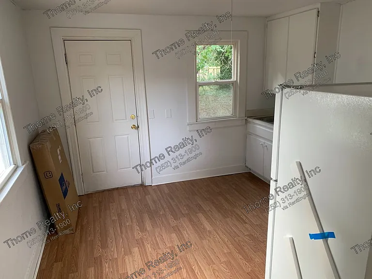 1316 Clark St — Photo 10