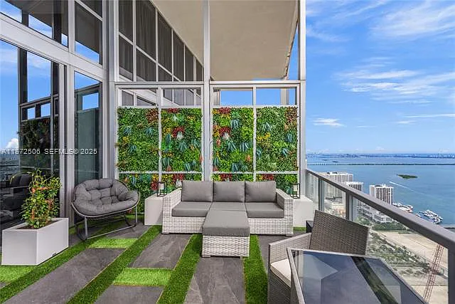 1100 Biscayne Blvd #LPH6105 — Photo 15