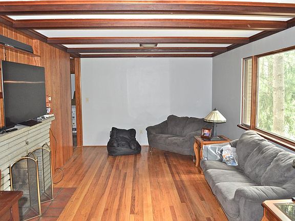 4th image of 6 Breck Dr