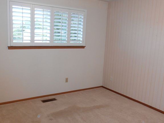 3rd image of 7625 S Cushman Ave