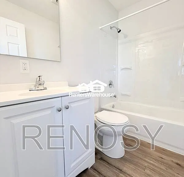 211 S Green St #1 — Photo 5