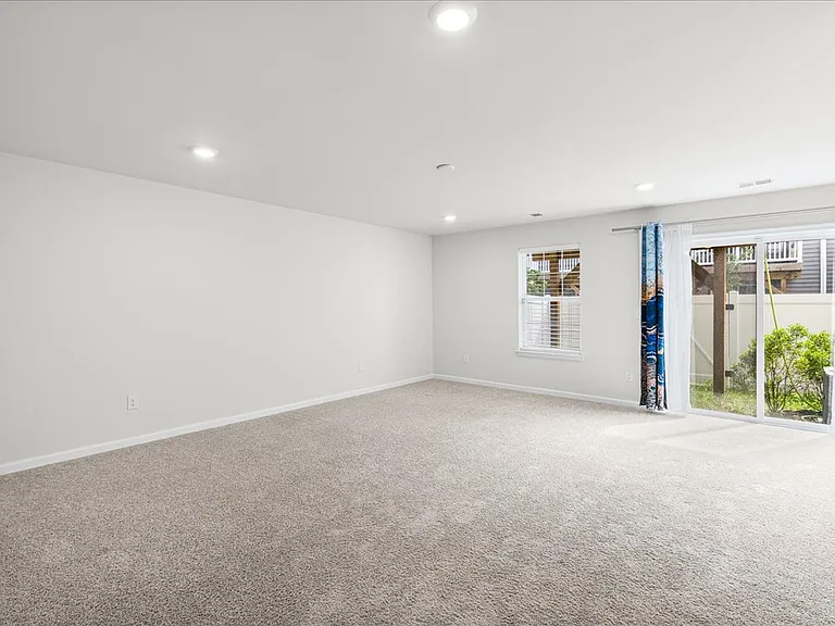 8 Venice Ln — Photo 25