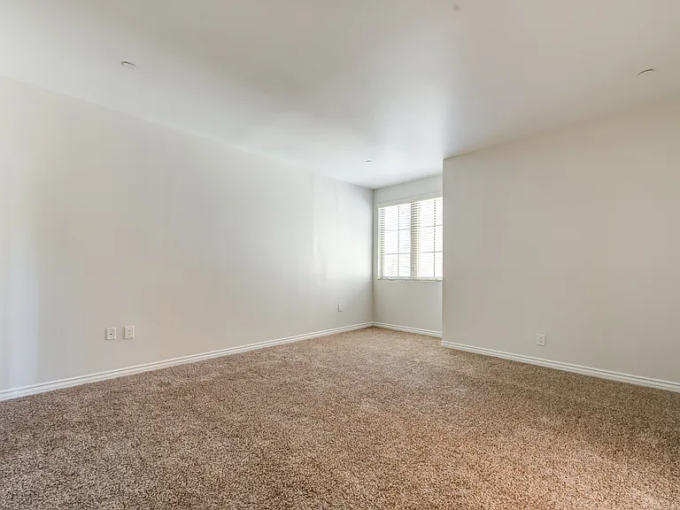 IMT BelaSera at Sherman Way — Photo 9
