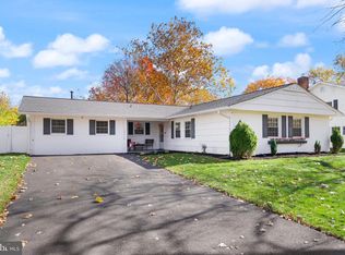 13116 Penndale Ln, Fairfax, VA 22033