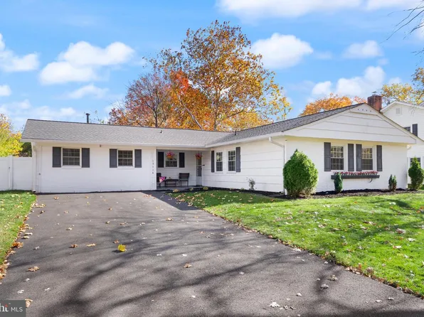 13116 Penndale Ln, Fairfax, VA 22033