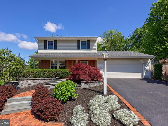 4th image of 1293 Hereford Dr