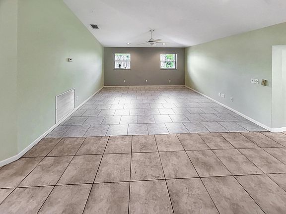 3rd image of 2361 NE 21st Avenue